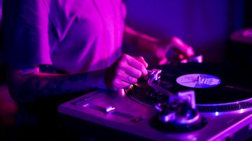 Photo by Lynda Gonzalez. Courtesy of Chulita Vinyl Club