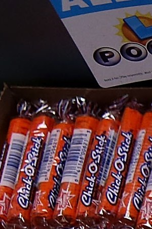 A customer buys Powerball tickets at Kavanagh Liquors in San Lorenzo, California. Photo by Justin Sullivan/Getty Images News
