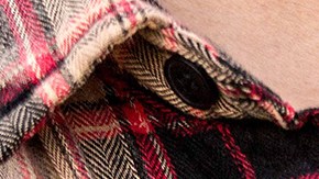 Felix Diaz with a 'Pilsen' temporary tattoo at Ruido Fest 2017. Photo by Itzel Alejandra Martinez for Remezcla