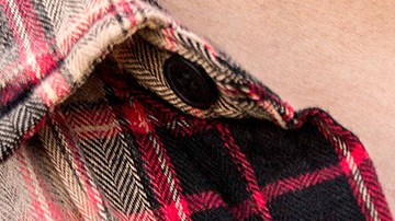 Felix Diaz with a 'Pilsen' temporary tattoo at Ruido Fest 2017. Photo by Itzel Alejandra Martinez for Remezcla