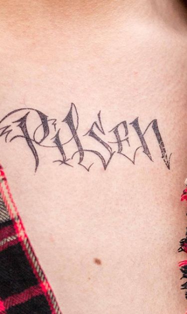 Felix Diaz with a 'Pilsen' temporary tattoo at Ruido Fest 2017. Photo by Itzel Alejandra Martinez for Remezcla