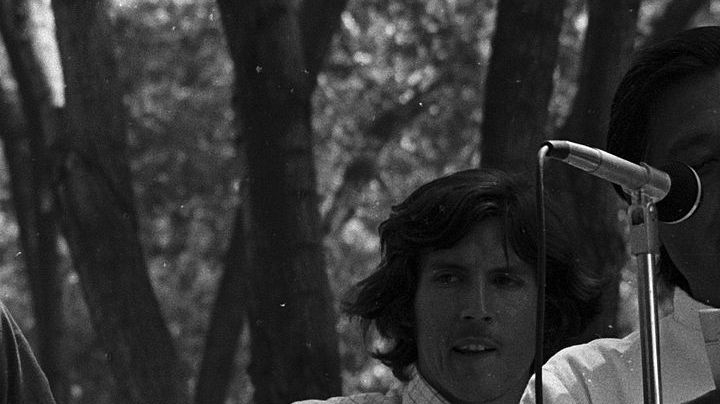 Cesar Chavez — speaking at the Delano UFW−United Farm Workers rally, in Delano, California (June 1974). CC BY 3.0, Link