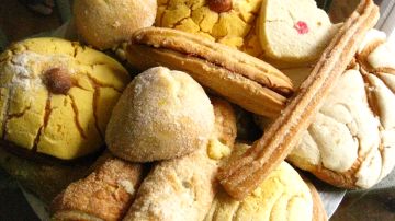 Photo by EvelynGiggles - Mexican Pastries, Link (CC BY 2.0)