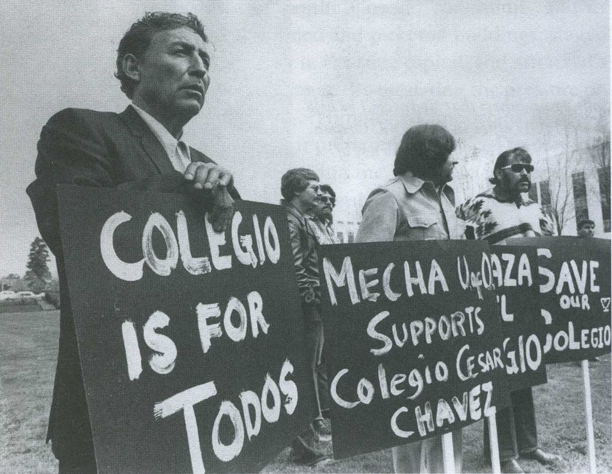 Creative Commons "Ayuda para colegio cesar chavez” by Movimiento is licensed under CC BY 3.0