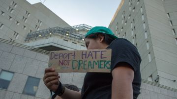Immigrants and supporters march past the Metropolitan Detention Center as undocumented people jailed inside tap on the windows in opposition to the President Trump order end to DACA on September 5, 2017 in Los Angeles, United States. Photo by David McNew/Getty Images News