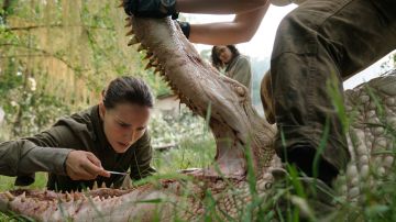 Natalie Portman and Tessa Thompson in 'Annihilation.'Photo by: Peter Mountain. Courtesy of Paramount Pictures.