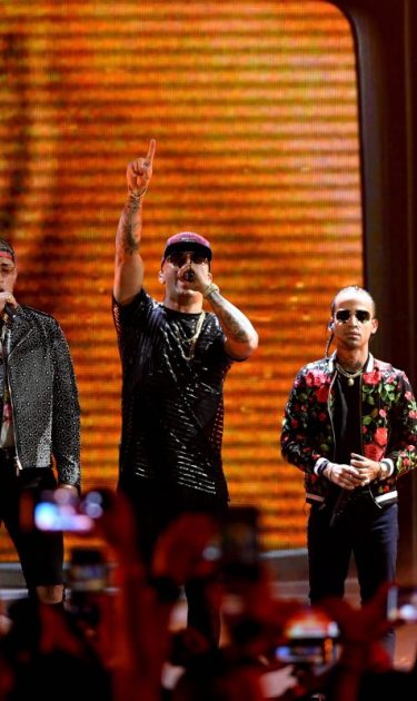 De La Ghetto, Bad Bunny, Wisin, Arcangel and Ozuna perform on stage during Univision's "Premios Juventud" 2017 Celebrates The Hottest Musical Artists And Young Latinos Change-Makers at Watsco Center on July 6, 2017 in Coral Gables, Florida. Photo by Rodrigo Varela/Getty Images Entertainment