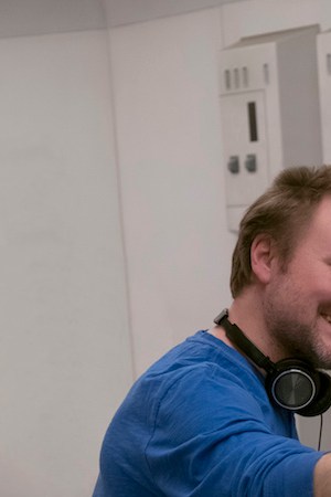 Director Rian Johnson on set with John Boyega (Finn) and Oscar Isaac (Poe Dameron). Photo: David James. ©2017 Lucasfilm Ltd. All Rights Reserved.