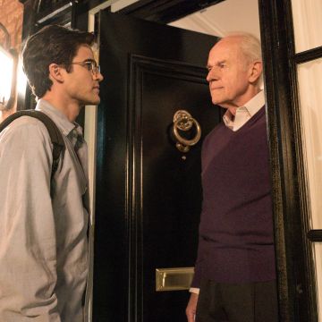 Darren Criss as Andrew Cunanan, Mike Farrell as Lee Miglin in 'The Assassination of Gianni Versace'. Photo by Matt Dinerstein. Courtesy of FX Networks