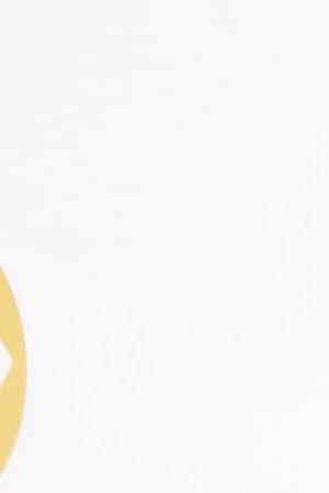 Recording artists Swizz Beatz (L) and Alicia Keys pose in the press room during the 60th Annual GRAMMY Awards at Madison Square Garden on January 28, 2018 in New York City.  (Photo by Michael Loccisano/Getty Images for NARAS)