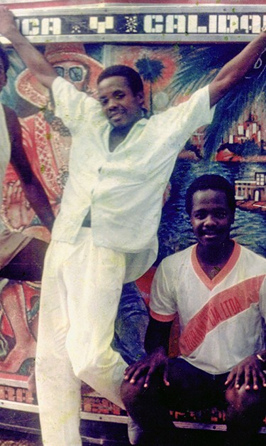 The pico El Negro Rumbero is pictured at a Sin Palenque dance in the Barrio Nueva Colombia. The photo was taken around 1987 or 1988. Archived by Fabian Altahona