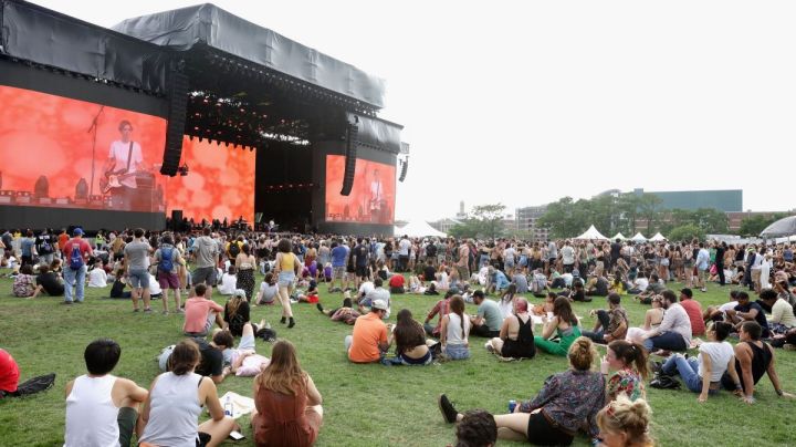 Festivalgoers attend the 2017 Panorama Music Festival at Randall's Island on July 29, 2017 in New York City. Photo by Rebecca Smeyne/Getty Images for Panorama