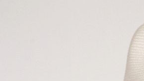 Reggaeton artist Tego Calderon poses in the press room during the 2005 MTV Video Music Awards. Photo by Evan Agostini/Getty Images