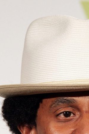 Reggaeton artist Tego Calderon poses in the press room during the 2005 MTV Video Music Awards. Photo by Evan Agostini/Getty Images