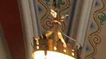 Creative Commons "Interior of St. Andrew's Catholic Church in Roanoke, Virginia, USA” by Joe Ravi is licensed under CC BY 3.0