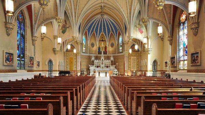 Creative Commons "Interior of St. Andrew's Catholic Church in Roanoke, Virginia, USA” by Joe Ravi is licensed under CC BY 3.0