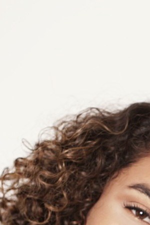 Cousins Susana Mendoza (left) and Julissa Prado (right), the owner of Rizos Curls. Photo courtesy of Julissa Prado.