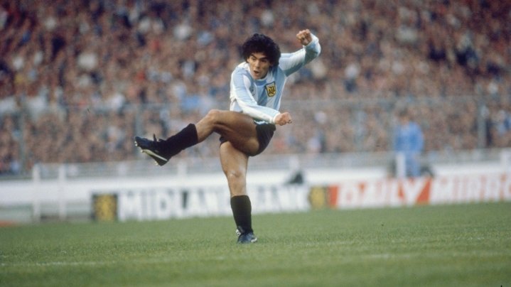 Diego Maradona of Argentina in action during a match in 1985. Photo by Allsport UK/Allsport