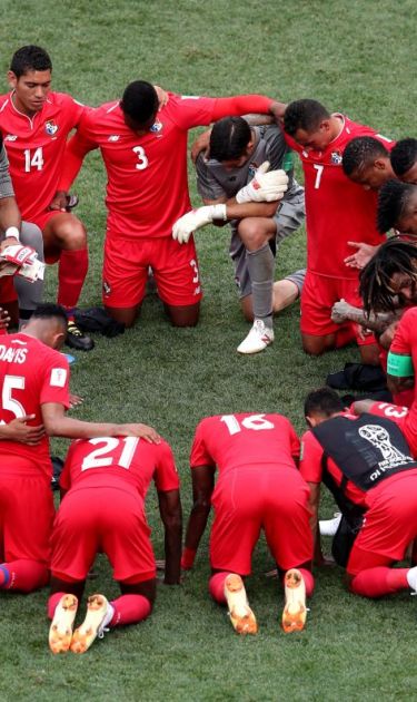 Panama players form a huddle following the 2018 FIFA World Cup match between England and Panama. Photo by Clive Brunskill/Getty Images