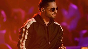Maluma performs on stage during Univision's "Premios Juventud" 2017. Photo by Rodrigo Varela/Getty Images for Univision