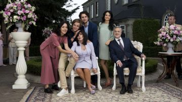'La Casa de las Flores' still courtesy of Netflix