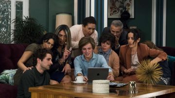 'La Casa de las Flores' still courtesy of Netflix