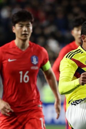Carlos Bacca of Colombia controls the ball during friendly match between South Korea and Colombia.  (Photo by Chung Sung-Jun/Getty Images)