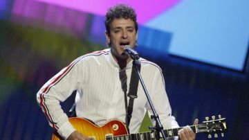 Gustavo Cerati performs onstage at the MTV Video Music Awards Latin America 2003. Photo by Frank Micelotta/Getty Images