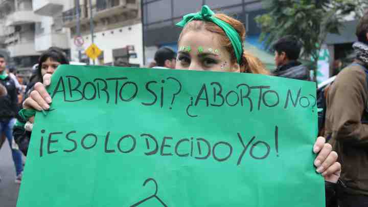 A pro legal abortion activist holds a sign that reads 'It's my decision' in front of the National Congress Building. Photo by Mariano Martino/Getty Images