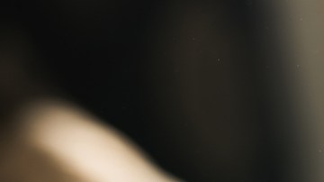 Close up of unrecognizable beautician applying clay mask on woman's face during beauty treatment. Photo by StockPlanets/ Getty Images