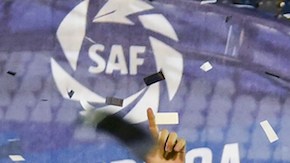 Carlos Tevez, Leonardo Jara and Ramon Abila of Boca Juniors celebrate with teammates after winning the Superliga 2017/18 against Gimnasia y Esgrima La Plata at Estadio Juan Carmelo Zerillo on May 9, 2018 in La Plata, Argentina. (Photo by Marcelo Endelli/Getty Images)
