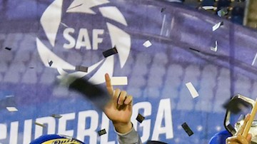 Carlos Tevez, Leonardo Jara and Ramon Abila of Boca Juniors celebrate with teammates after winning the Superliga 2017/18 against Gimnasia y Esgrima La Plata at Estadio Juan Carmelo Zerillo on May 9, 2018 in La Plata, Argentina. (Photo by Marcelo Endelli/Getty Images)