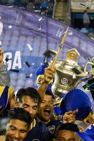 Carlos Tevez, Leonardo Jara and Ramon Abila of Boca Juniors celebrate with teammates after winning the Superliga 2017/18 against Gimnasia y Esgrima La Plata at Estadio Juan Carmelo Zerillo on May 9, 2018 in La Plata, Argentina. (Photo by Marcelo Endelli/Getty Images)