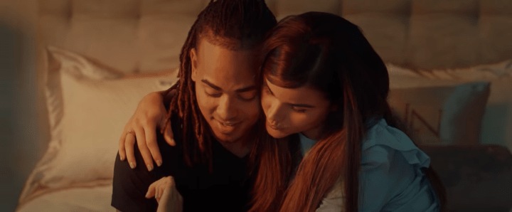 Screenshot of 'Que León' YouTube trailer