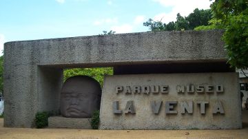 Creative Commons "Parque Museo la Venta" by Sachavir is licensed under CC BY 2.0