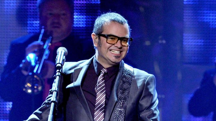 Singer Aleks Syntek performs onstage during the 11th annual Latin GRAMMY Awards. Photo by Kevin Winter/Getty Images for LARAS