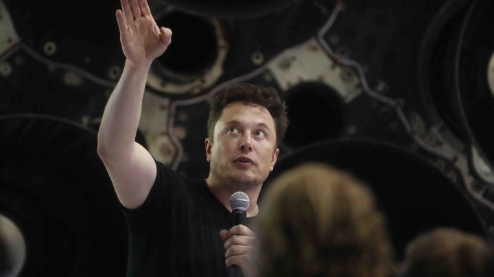 SpaceX CEO Elon Musk speaks at a press conference at SpaceX headquarters where he announced the Japanese billionaire chosen by the company to fly around the moon. Photo by Mario Tama / Getty Images News