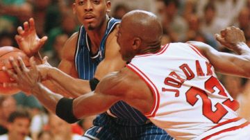 Forward Michael Jordan of the Chicago Bulls knocks the ball out of the hands of guard Anfernee ''Penny'' Hardaway of the Orlando Magic during second quarter action of game one of the Eastern Conference Championships. Photo by Jonathan Daniel  / 	Getty Images Sport