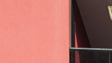 Supporters of former President Luiz Inacio Lula da Silva gather in front of the headquarters of the Metalworkers' Union while awaiting Lula's speech. Photo by Victor Moriyama/Getty Images