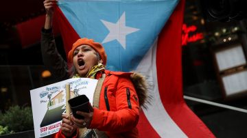 Protestors rally against foreclosures on Puerto Rican families affected by Hurricane Maria, outside the offices of TPG Capital, December 20, 2017 in New York City. Photo by Drew Angerer/Getty Images