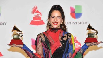 Rosalia, winner of Best Alternative Song for 'Malamente' and Best Urban/Fusion Performance for 'Malemente', poses in the press room during the 19th annual Latin GRAMMY Awards. Photo by Sam Wasson/Getty Images