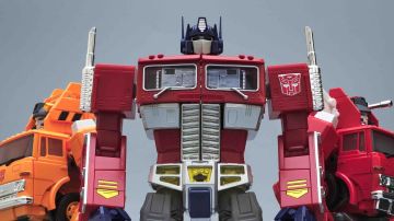 Creative Commons "Masterpiece Optimus Prime, Grapple and Inferno” by Pete Slater is licensed under CC BY 2.0