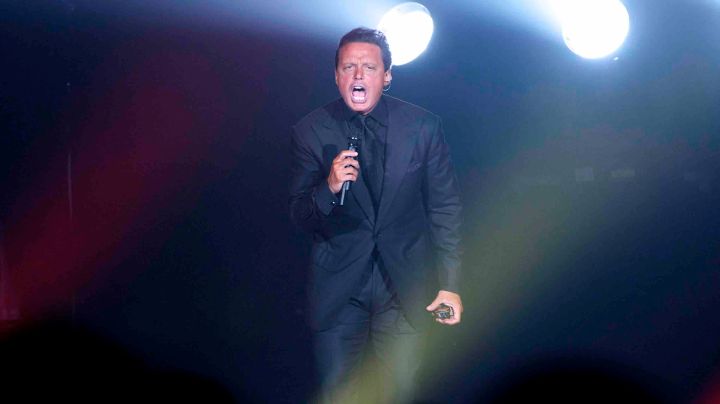 Singer Luis Miguel performs on stage at "Palacio de los Deportes" on May 11, 2012 in Madrid, Spain.  Photo by Carlos Alvarez/Redferns via Getty Images