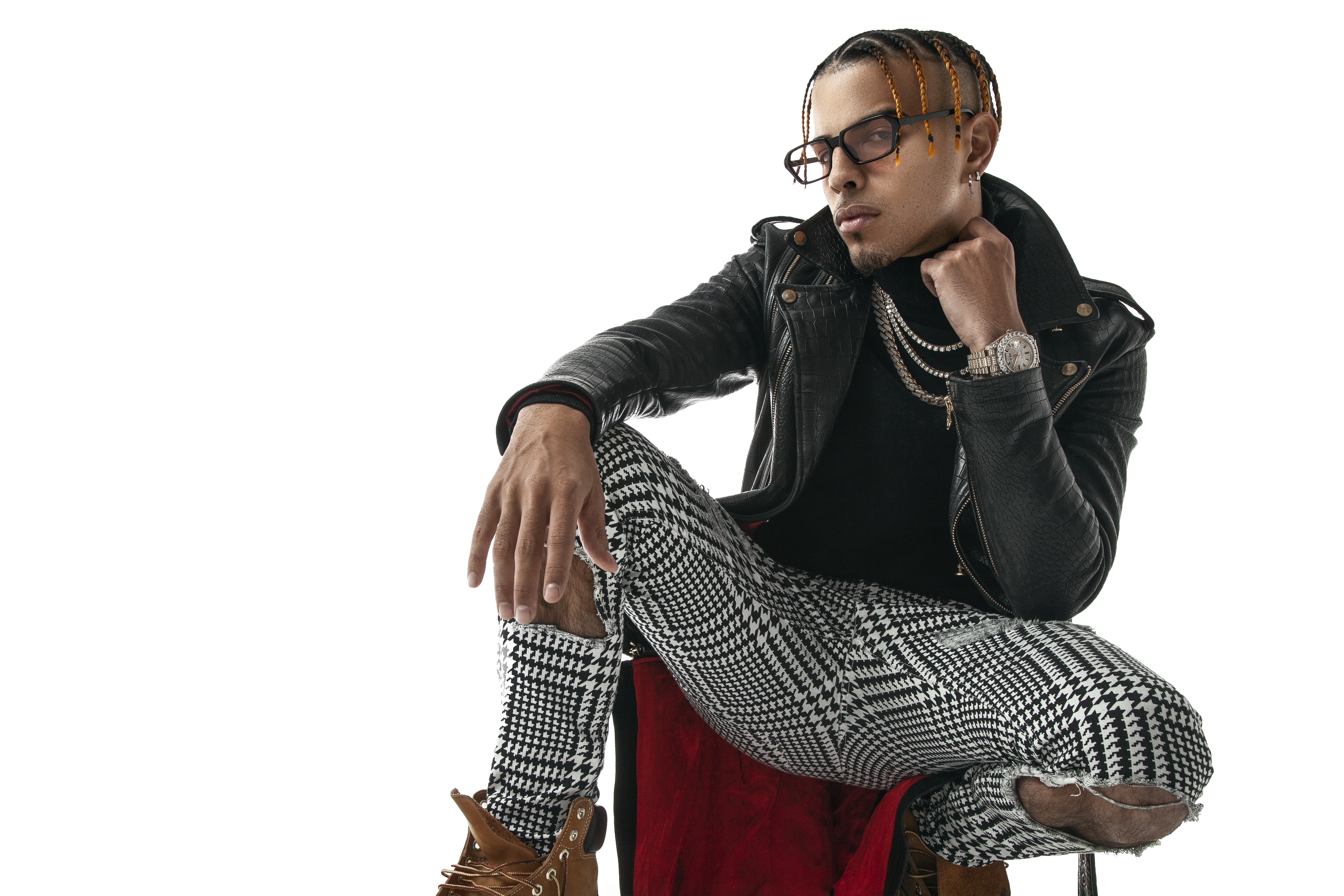 Rauw Alejandro is the Rising Artist Bringing Dance Showmanship to Urbano