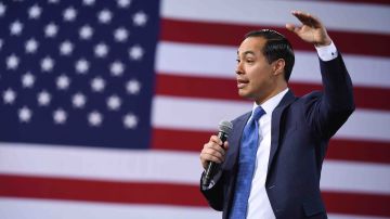 Democratic presidential candidate Julian Castro speaks at the National Forum on Wages and Working People: Creating an Economy That Works for All at Enclave on April 27, 2019 in Las Vegas, Nevada. Photo by Ethan Miller/Getty Images