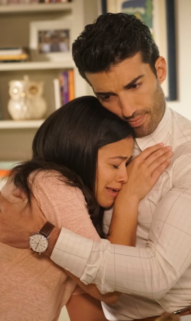 Gina Rodriguez as Jane and Justin Baldoni as Rafael in 'Jane The Virgin.' Photo by Kevin Estrada. Courtesy of The CW
