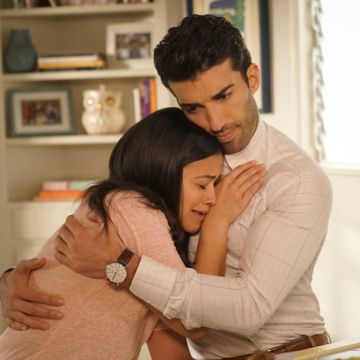 Gina Rodriguez as Jane and Justin Baldoni as Rafael in 'Jane The Virgin.' Photo by Kevin Estrada. Courtesy of The CW