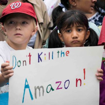 Student environmental advocates participate in a strike to demand action be taken on climate change outside the White House on September 13, 2019 in Washington, DC. Photo by Sarah Silbiger/Getty Images