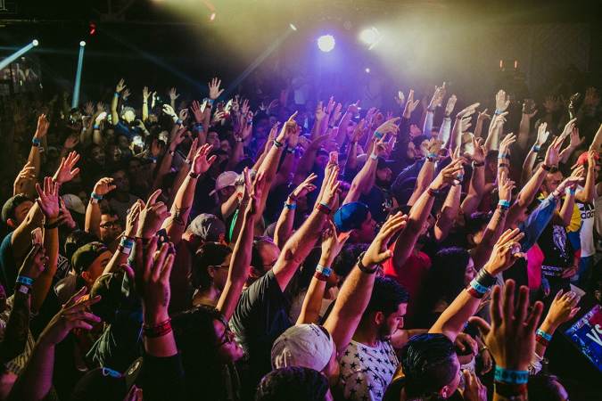 Batalla-de-los-Gallos-Crowd