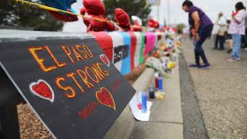 A message reads 'El Paso Strong' at a makeshift memorial honoring victims outside Walmart, near the scene of a mass shooting which left at least 22 people dead, on August 6, 2019 in El Paso, Texas. Photo by Mario Tama/Getty Images